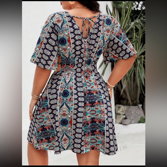 NIP SHEIN VCAY Plus Size Floral Print V-Neck Ruffle Sleeve Short Dress 4XL - Picture 6 of 8